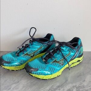 Mizuno sneakers